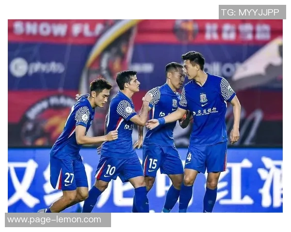 200年9月申花与国安激战回顾：经典对决再现足球激情与荣耀